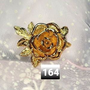SARAH COVENTRY GOLD TONE VINTAGE ROSE BROOCH